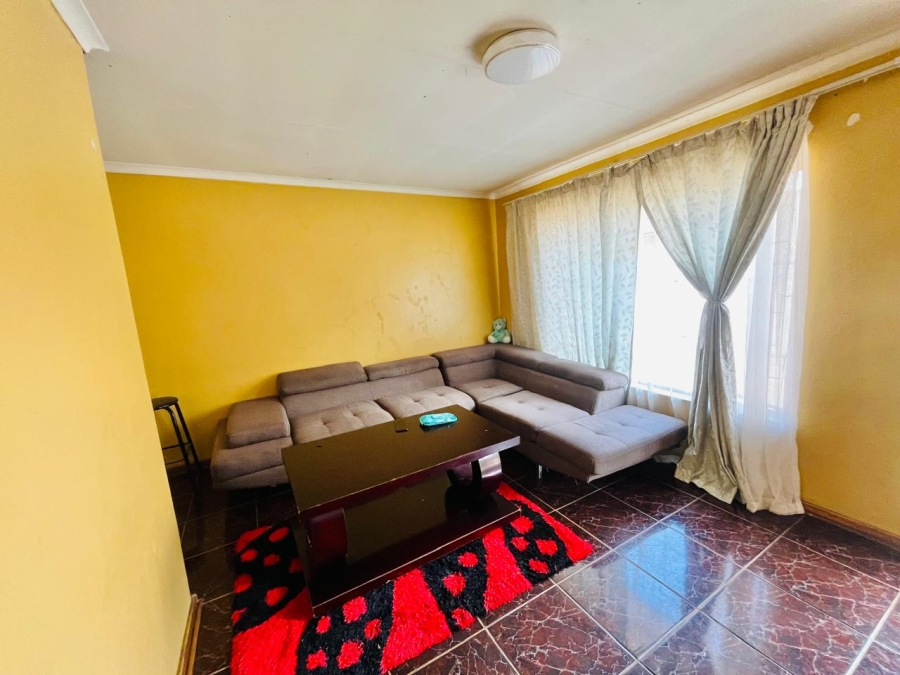3 Bedroom Property for Sale in Molifi Tau Kloof Free State